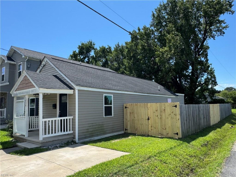 Photo 4 of 42 residential for sale in Hampton virginia
