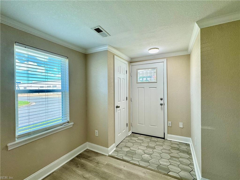 Photo 6 of 42 residential for sale in Hampton virginia