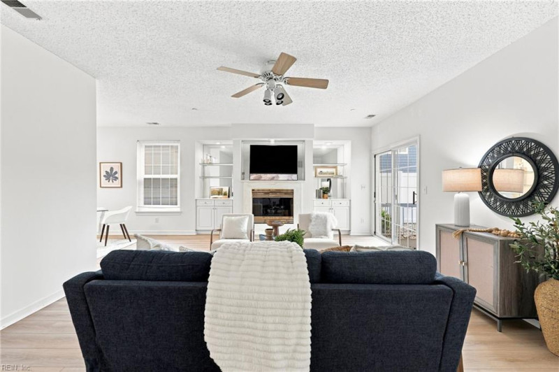 Photo 11 of 47 residential for sale in Virginia Beach virginia