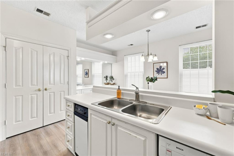 Photo 17 of 47 residential for sale in Virginia Beach virginia