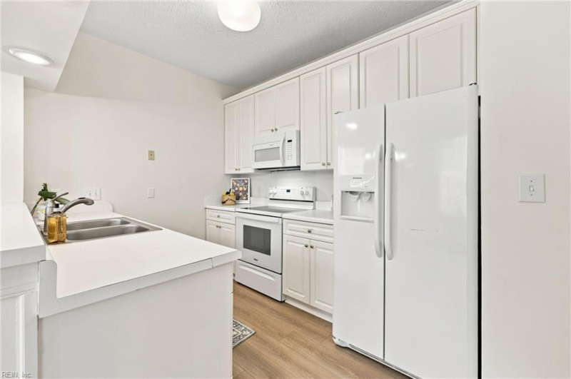 Photo 18 of 47 residential for sale in Virginia Beach virginia