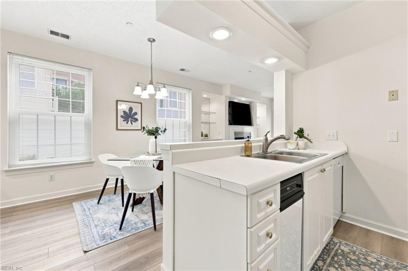 Photo 21 of 47 residential for sale in Virginia Beach virginia