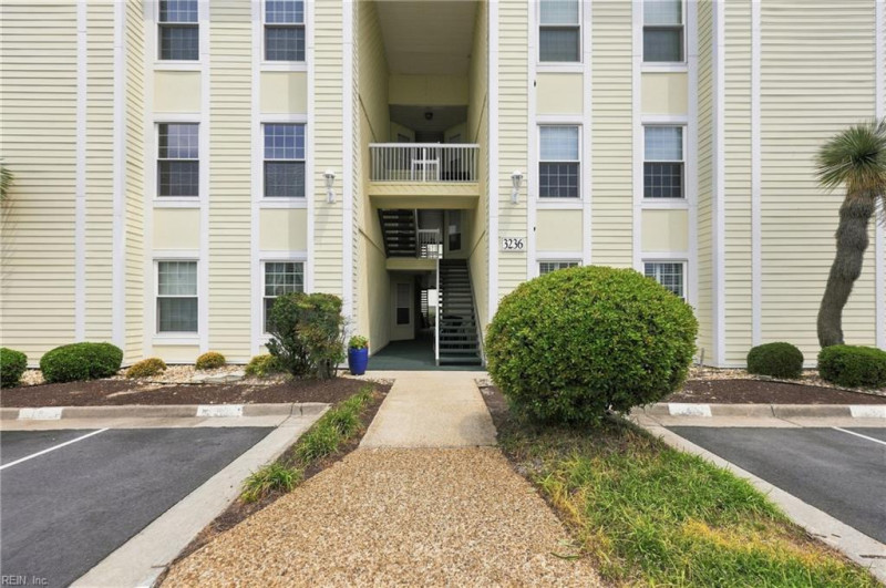 Photo 3 of 47 residential for sale in Virginia Beach virginia