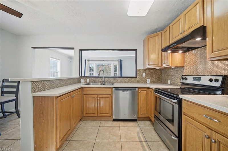 Photo 10 of 43 residential for sale in Portsmouth virginia