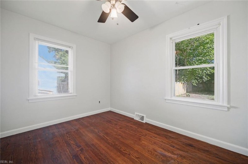 Photo 16 of 43 residential for sale in Portsmouth virginia