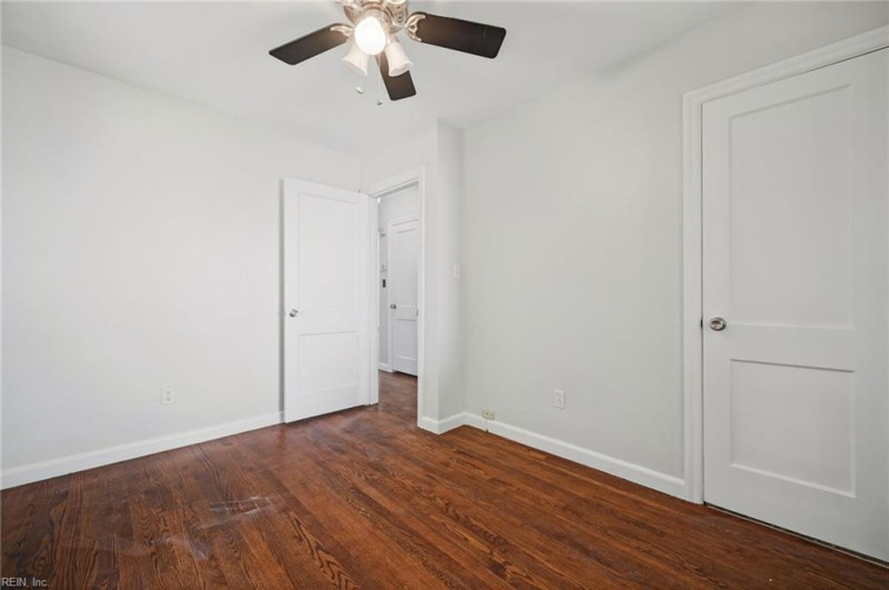 Photo 17 of 43 residential for sale in Portsmouth virginia