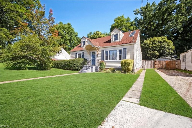 Photo 3 of 43 residential for sale in Portsmouth virginia