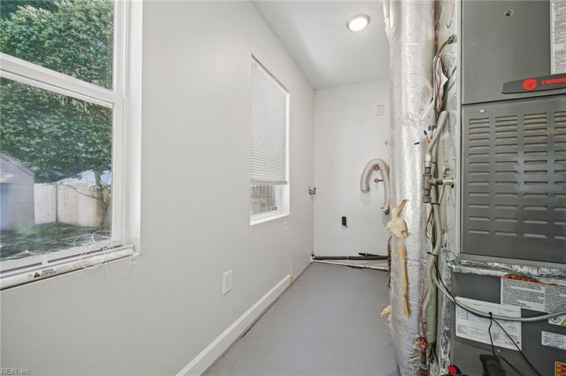 Photo 30 of 43 residential for sale in Portsmouth virginia