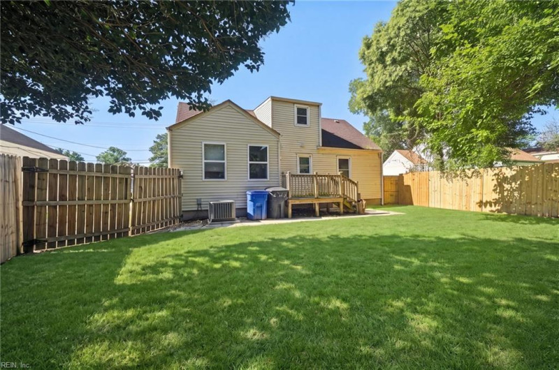 Photo 34 of 43 residential for sale in Portsmouth virginia