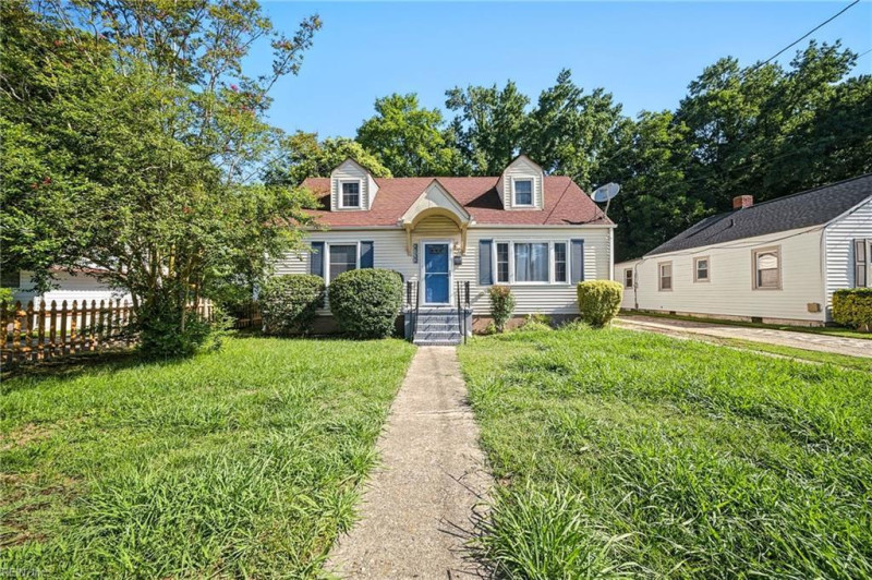Photo 36 of 43 residential for sale in Portsmouth virginia