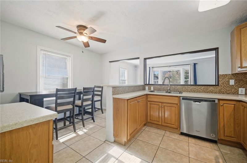 Photo 9 of 43 residential for sale in Portsmouth virginia