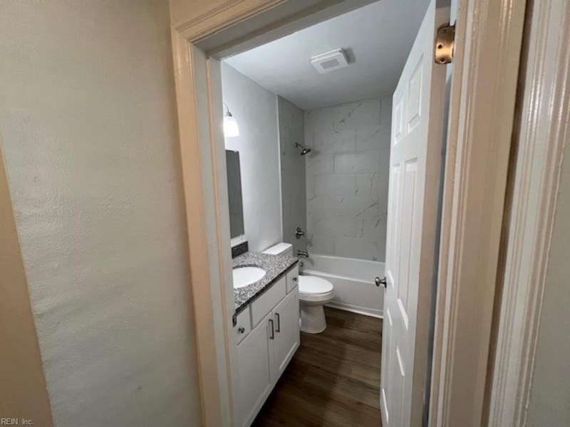 Photo 14 of 36 residential for sale in Hampton virginia