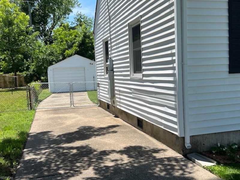 Photo 3 of 36 residential for sale in Hampton virginia
