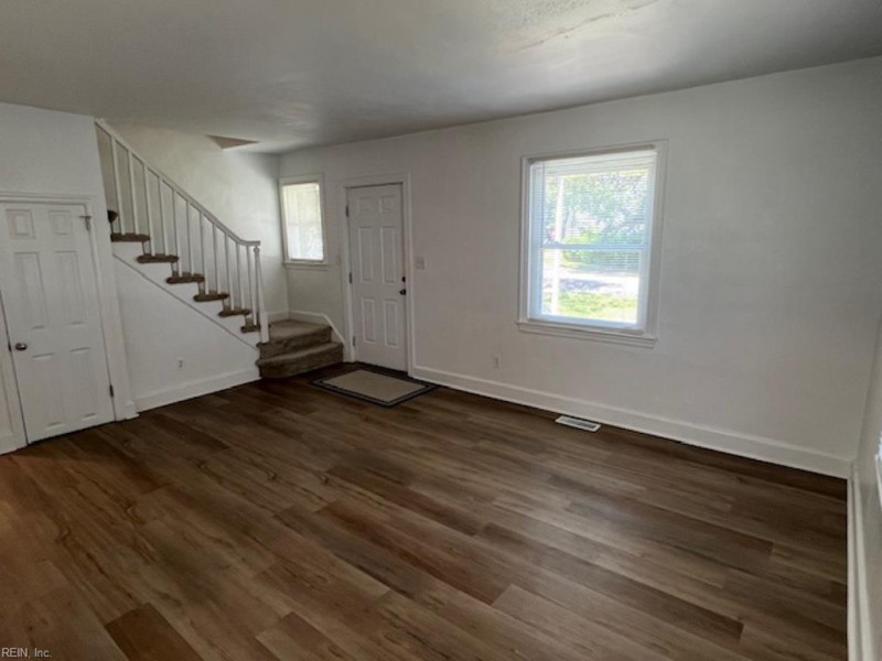 Photo 7 of 36 residential for sale in Hampton virginia