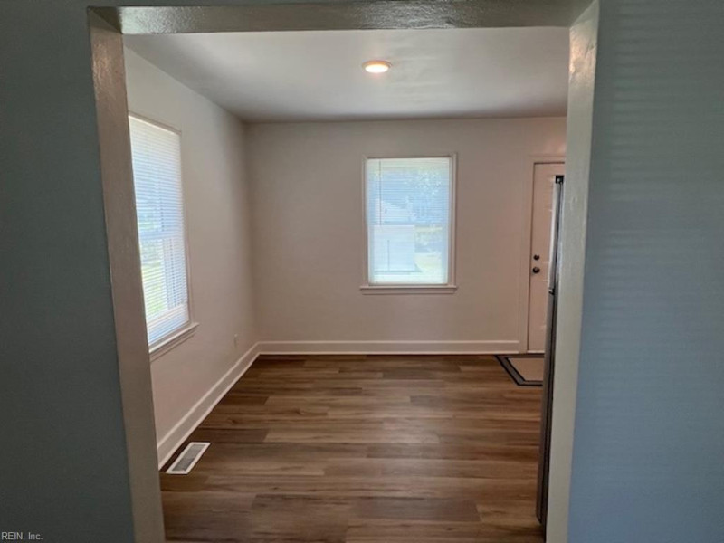Photo 8 of 36 residential for sale in Hampton virginia