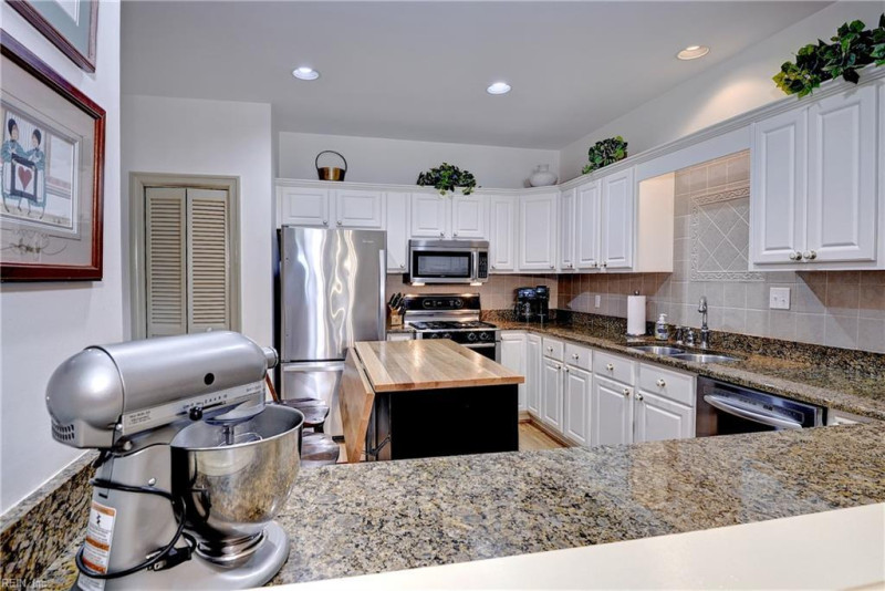 Photo 6 of 46 residential for sale in James City County virginia