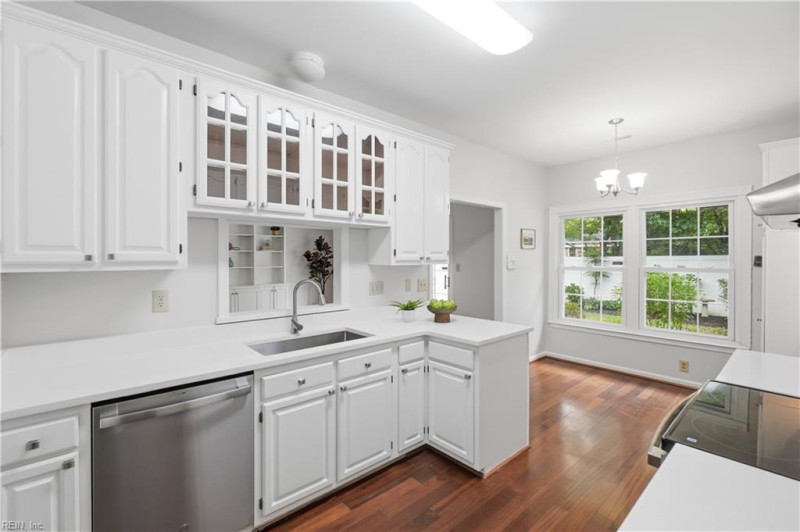 Photo 13 of 43 residential for sale in Virginia Beach virginia