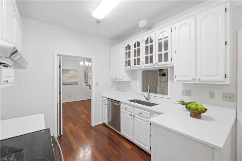 Photo 17 of 43 residential for sale in Virginia Beach virginia
