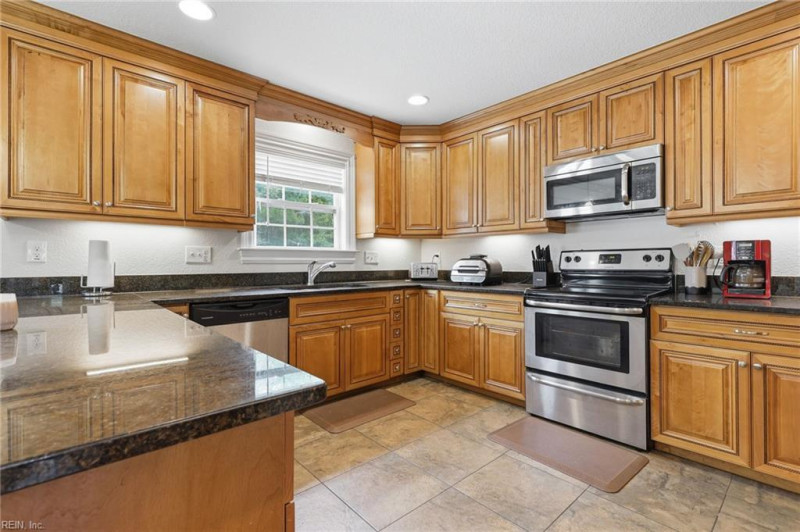 Photo 10 of 43 residential for sale in Suffolk virginia