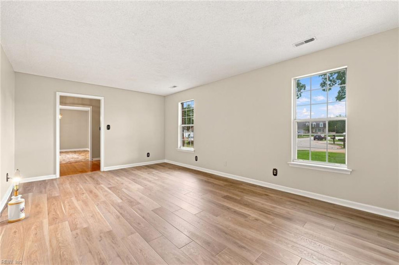 Photo 11 of 28 residential for sale in Hampton virginia