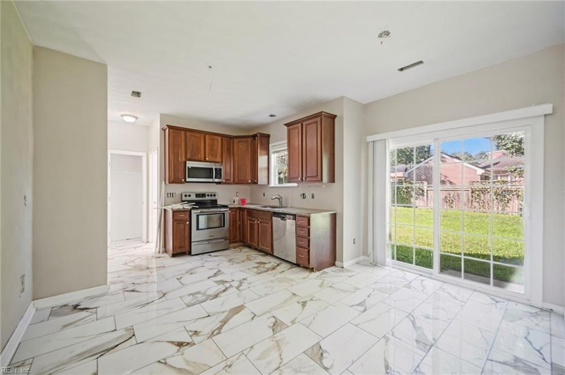 Photo 3 of 31 residential for sale in Chesapeake virginia
