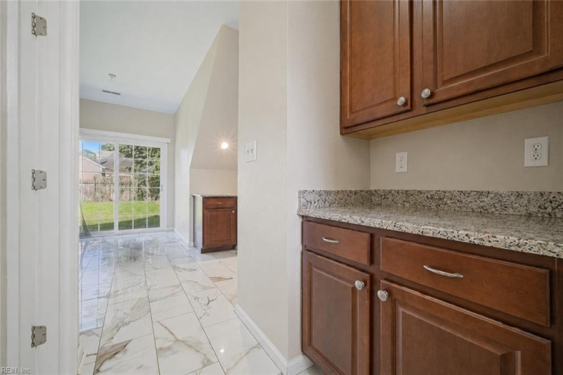 Photo 4 of 31 residential for sale in Chesapeake virginia