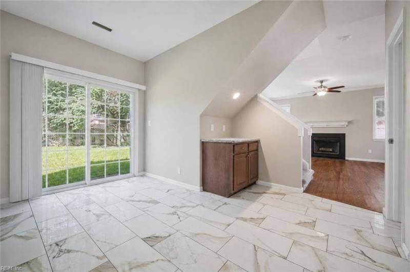 Photo 5 of 31 residential for sale in Chesapeake virginia