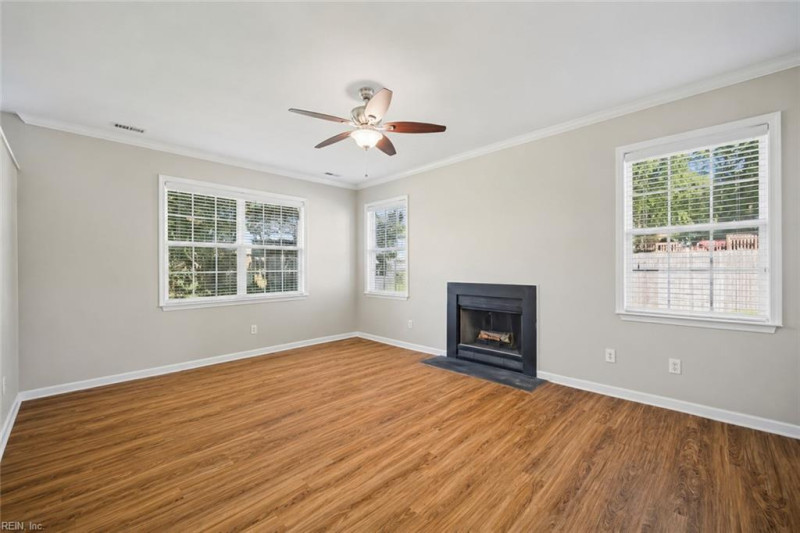 Photo 6 of 31 residential for sale in Chesapeake virginia