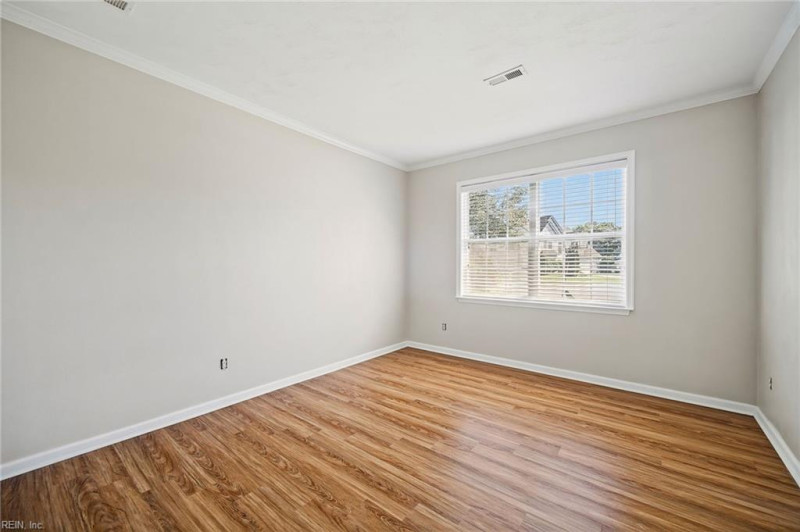 Photo 7 of 31 residential for sale in Chesapeake virginia