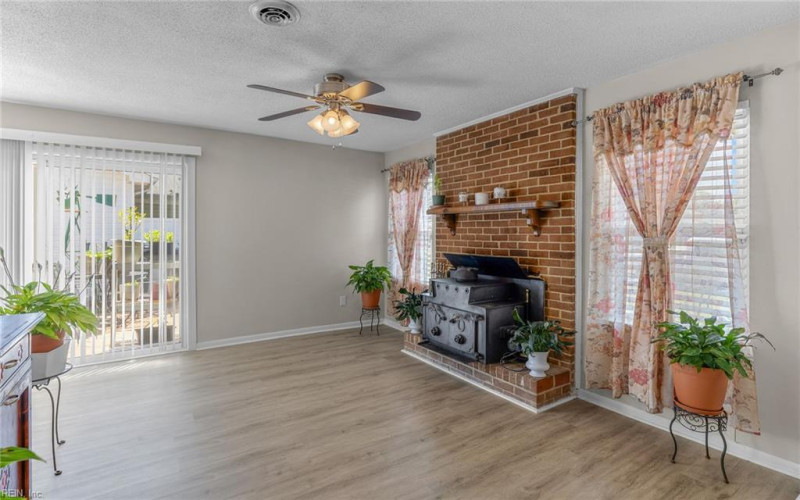 Photo 10 of 37 residential for sale in Virginia Beach virginia