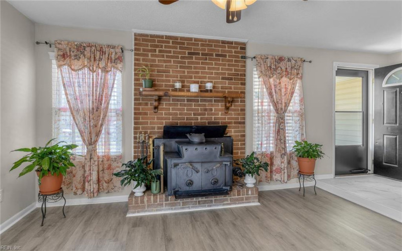 Photo 11 of 37 residential for sale in Virginia Beach virginia