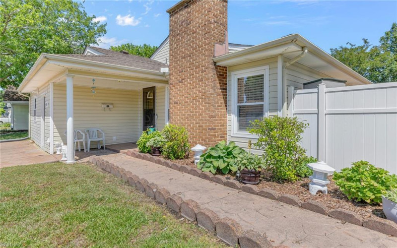 Photo 3 of 37 residential for sale in Virginia Beach virginia
