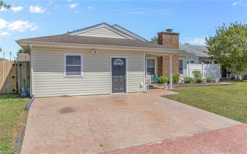 Photo 4 of 37 residential for sale in Virginia Beach virginia