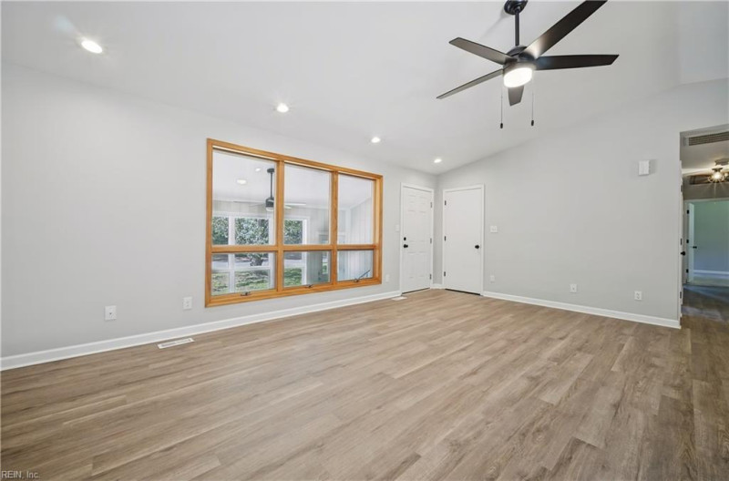 Photo 13 of 45 residential for sale in Suffolk virginia