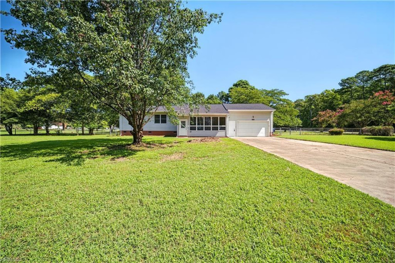Photo 4 of 45 residential for sale in Suffolk virginia