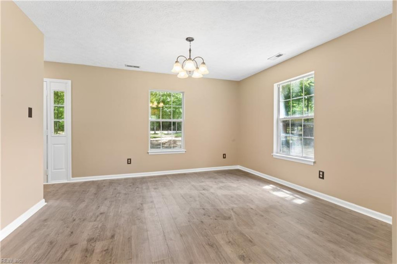 Photo 4 of 33 residential for sale in Mathews County virginia