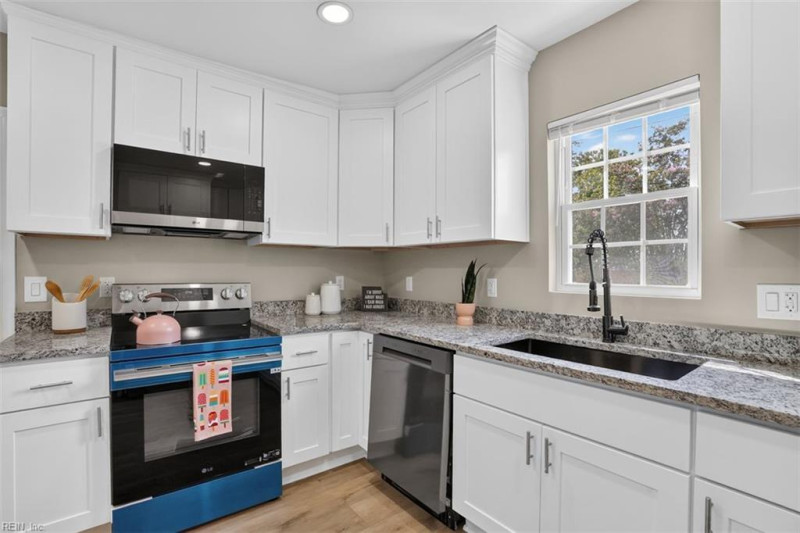 Photo 12 of 39 residential for sale in Chesapeake virginia