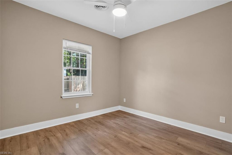 Photo 17 of 39 residential for sale in Chesapeake virginia