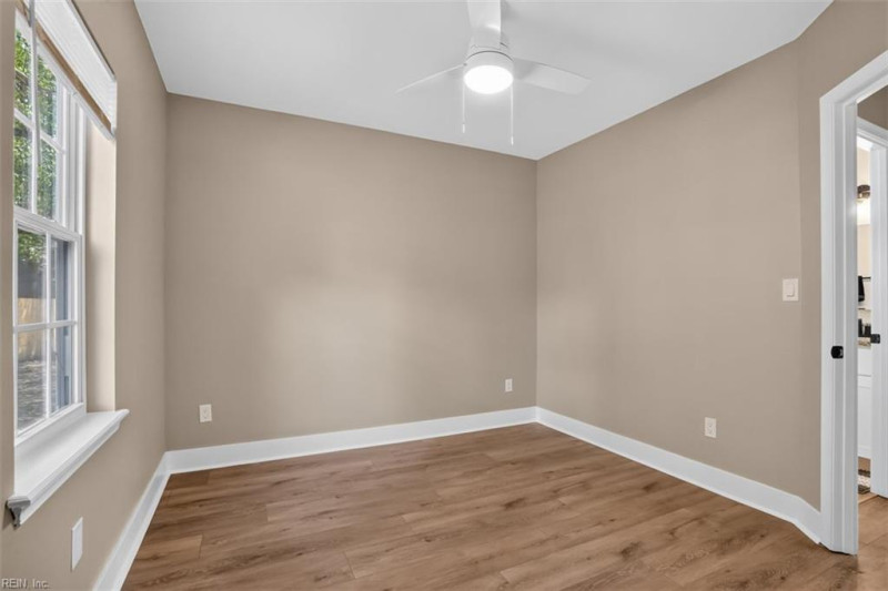 Photo 18 of 39 residential for sale in Chesapeake virginia