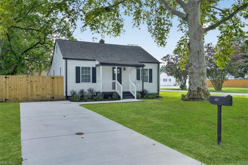 Photo 3 of 39 residential for sale in Chesapeake virginia