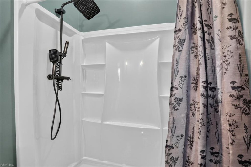 Photo 34 of 39 residential for sale in Chesapeake virginia