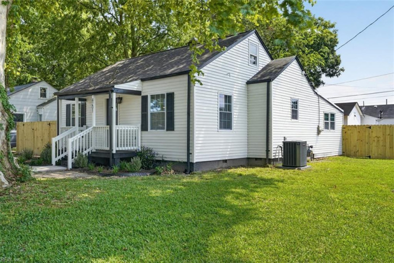 Photo 4 of 39 residential for sale in Chesapeake virginia