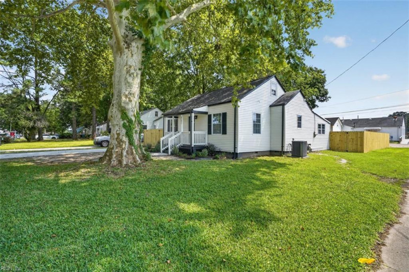 Photo 5 of 39 residential for sale in Chesapeake virginia
