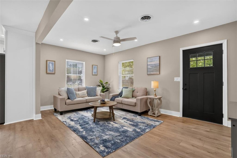 Photo 7 of 39 residential for sale in Chesapeake virginia