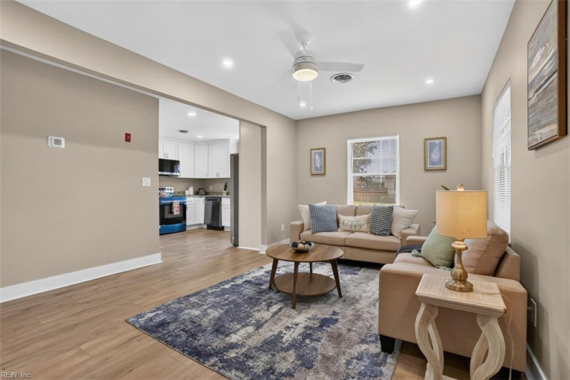 Photo 8 of 39 residential for sale in Chesapeake virginia