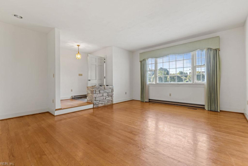 Photo 10 of 46 residential for sale in Franklin virginia