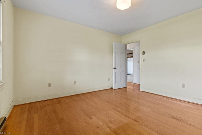 Photo 16 of 46 residential for sale in Franklin virginia