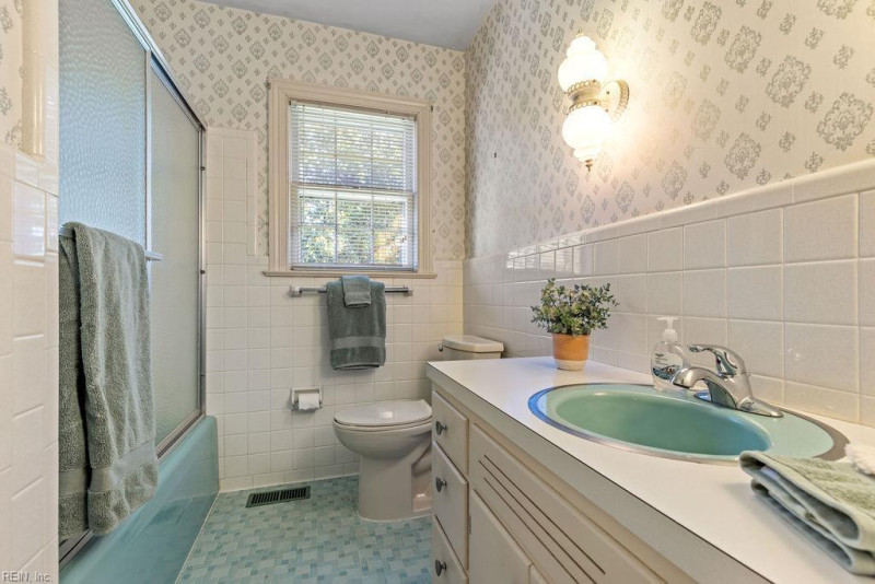 Photo 18 of 46 residential for sale in Franklin virginia