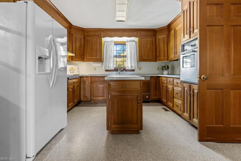Photo 3 of 46 residential for sale in Franklin virginia