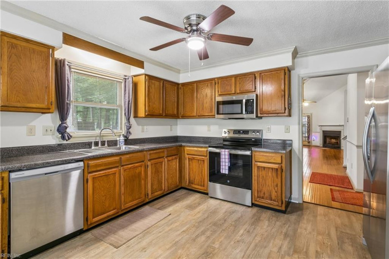 Photo 19 of 41 residential for sale in York County virginia
